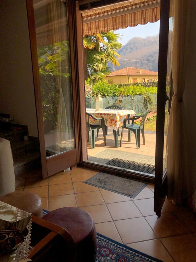 Villa Casa Tiziana à Lavena Ponte Tresa Extérieur photo